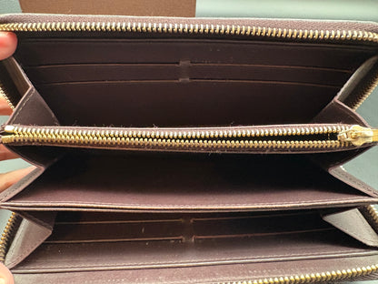 Louis Vuitton Vernis Amarante Zippy Wallet