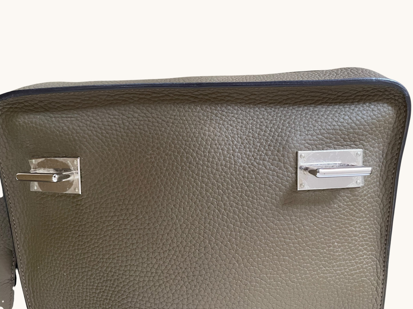 Hermes Beton Taurillon Clémence Exterior · Bleu Electrique Interior