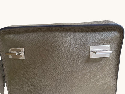 Hermes Beton Taurillon Clémence Exterior · Bleu Electrique Interior