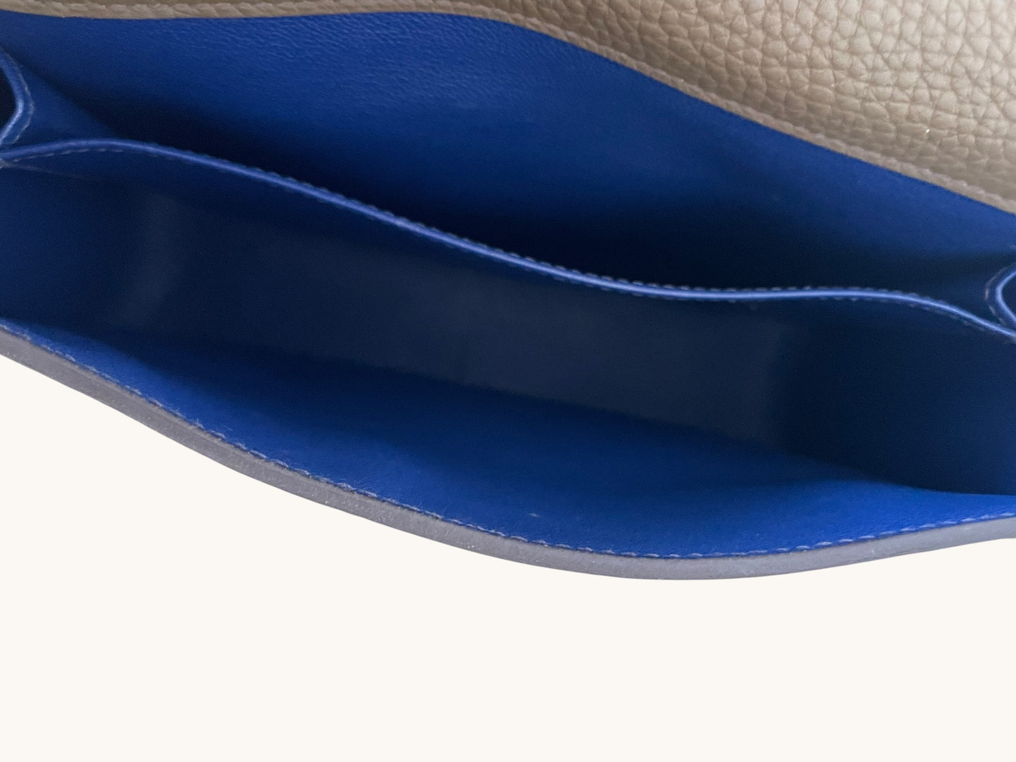 Hermes Beton Taurillon Clémence Exterior · Bleu Electrique Interior